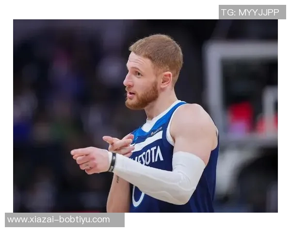 迪文岑佐全场表现出色15投7中三分球命中率高达45贡献21分助力球队胜利