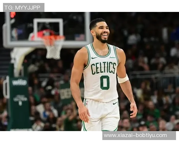 开拓者乐福赠送球衣给老乡塔图姆感谢他一直以来的支持与鼓励